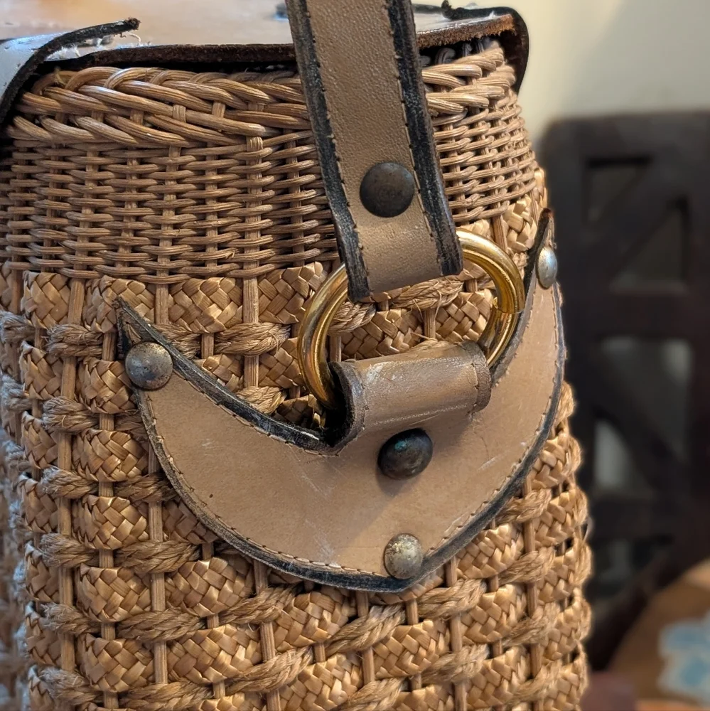Vintage French woven basket purse or wine carrier with leather top and straps - Picture 3 of 7